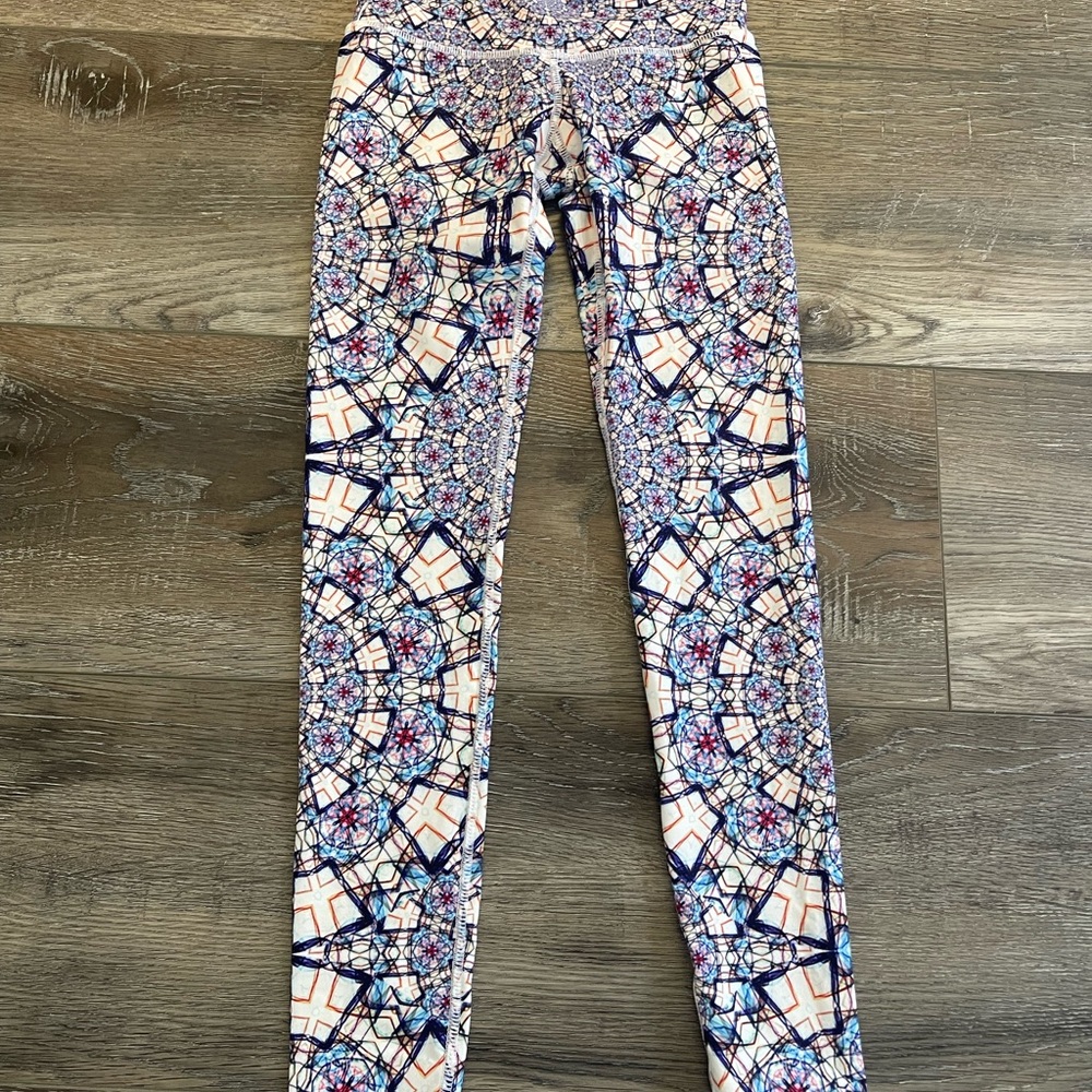 Wolves Threads Geometric Patterned Women's Leggings NWT size XS